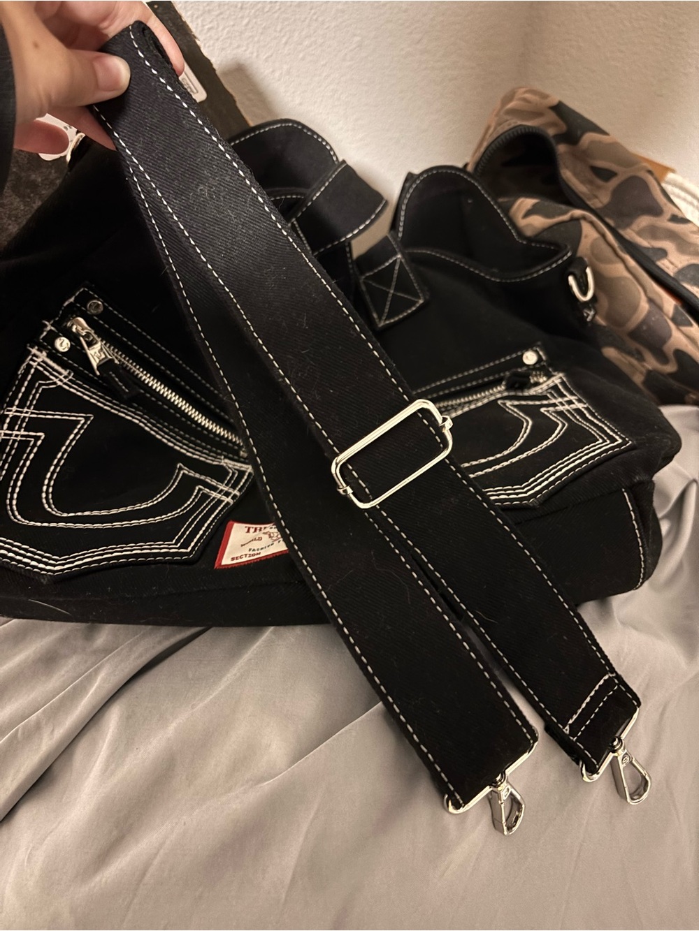 TRUE RELIGION TOTE BAG - Picture 5 of 5